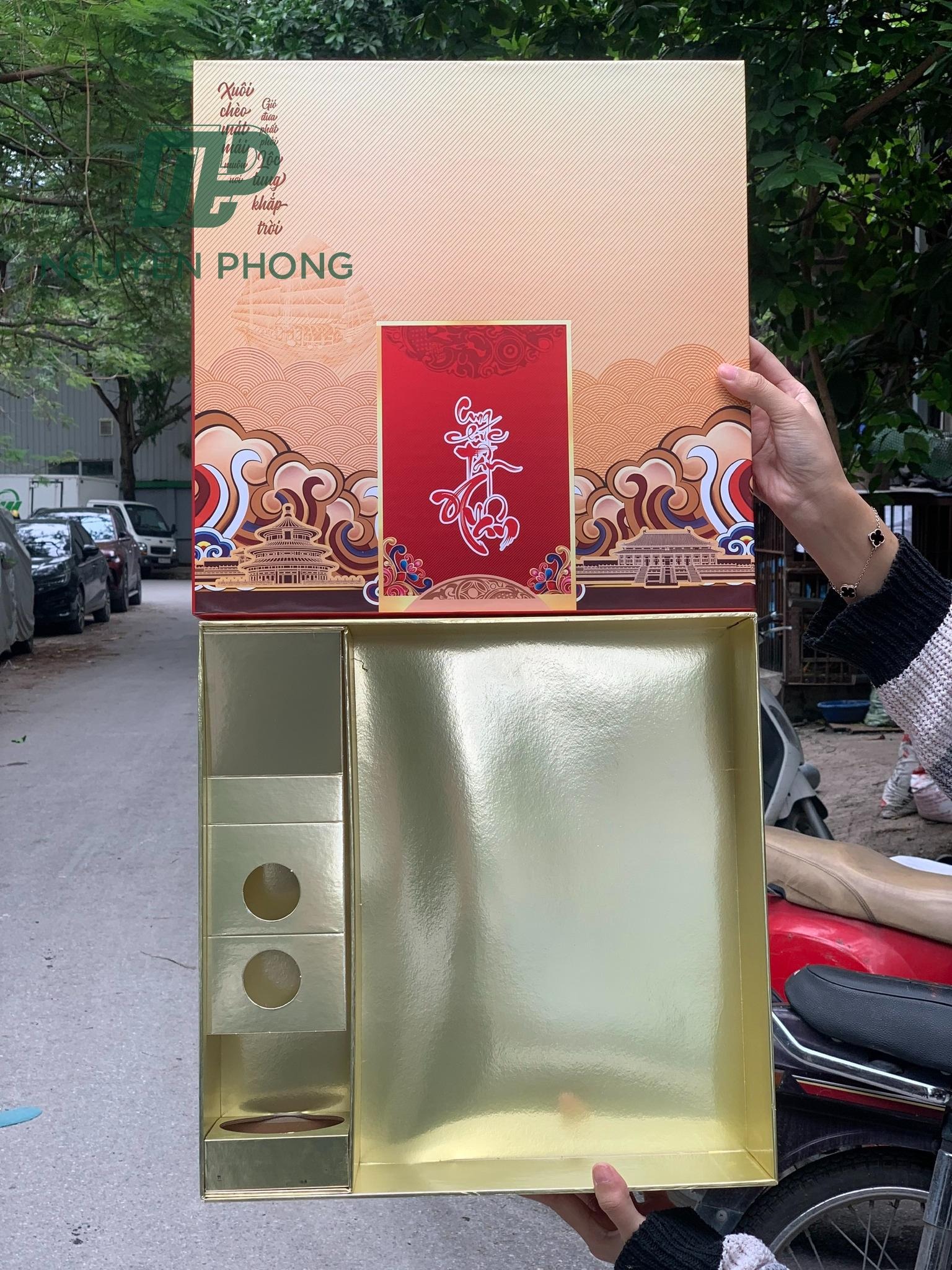 in hộp quà theo yêu cầu