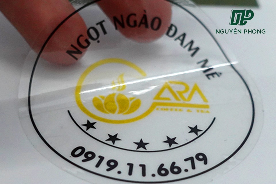 Decal nhựa là một trong những vật liệu phổ biến được sử dụng rộng rãi trong nhiều lĩnh vực khác nhau