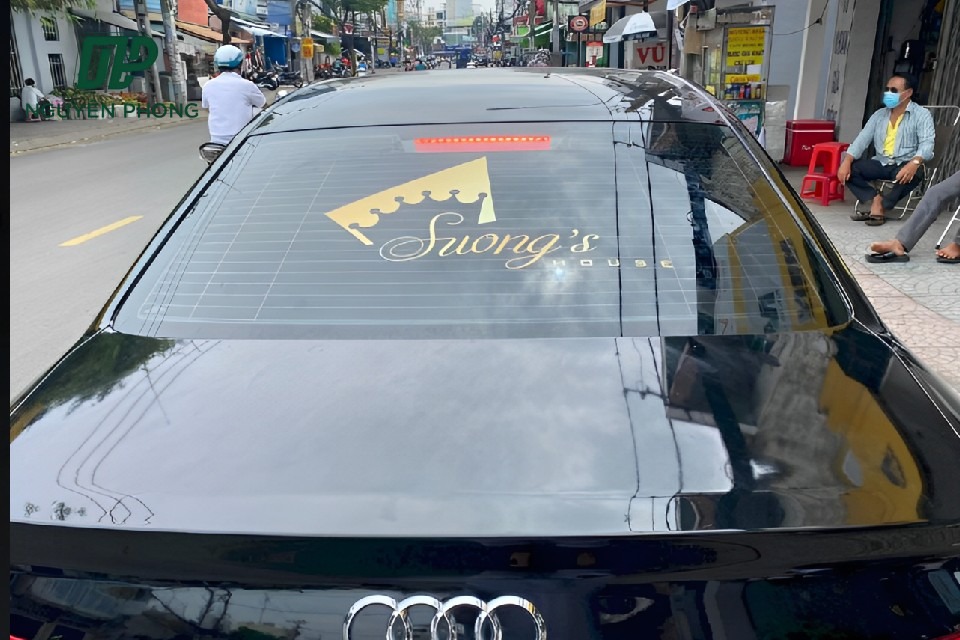 In decal trong dán xe máy, xe hơi